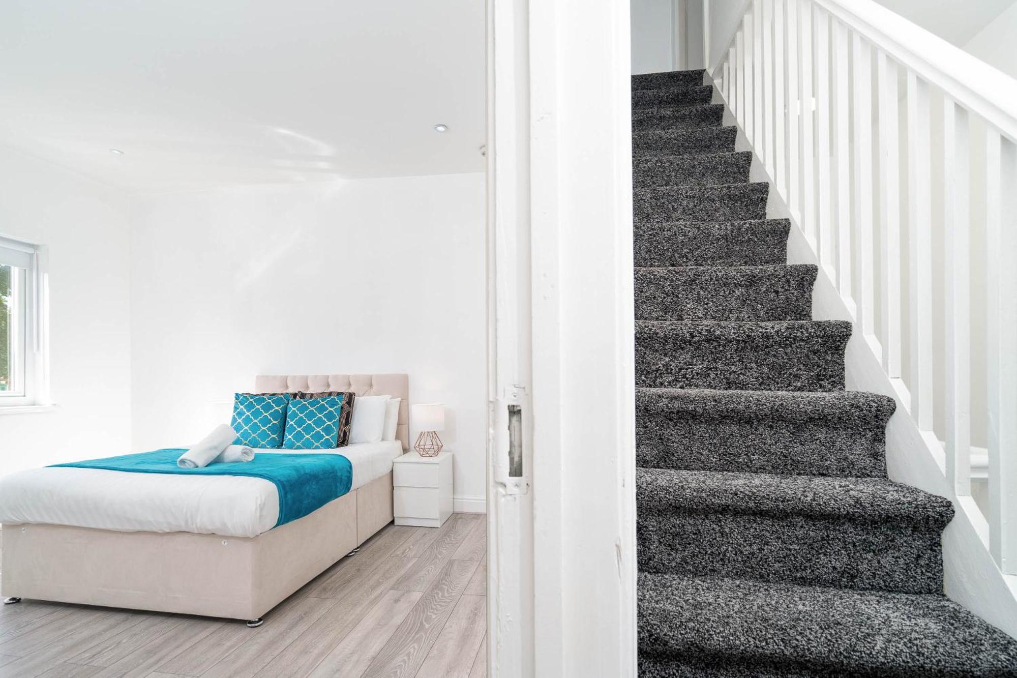 Five Bedroom Townhouse - Near City Centre - Edgbaston - On Street Parking - Wifi - Netflix - 974P Birmingham Exterior photo